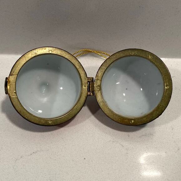 Vintage Christmas  Porcelain Hinge Ornament Trinket Box Holiday Decoration - Picture 4 of 6